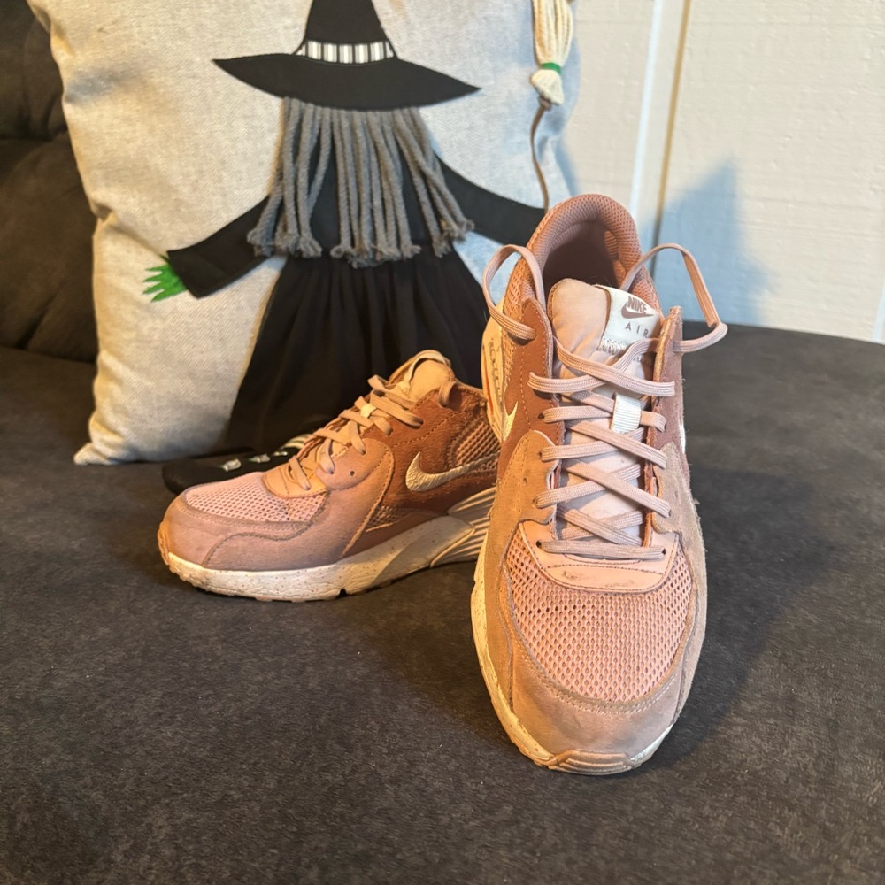 Nike Women's Sneakers in Pink and Cream